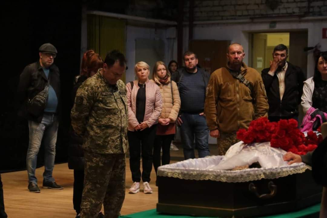 Жители Лисичанской общины проводили в последний путь земляка